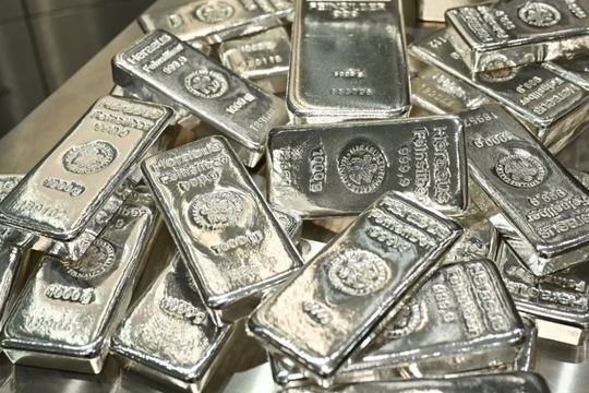 Trung Quốc nâng bạc ngang hàng đất hiếm, chính thức thắt chặt kiểm soát từ ngày 1/1: Mỹ dè chừng