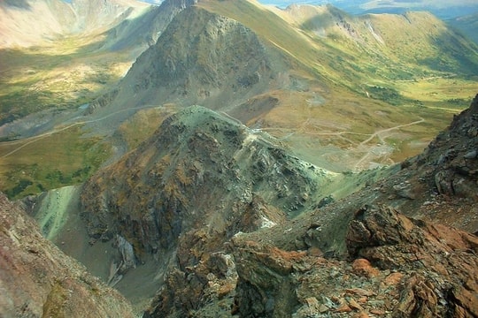 Phát hiện mỏ ngọc bích trải dài 1.300 km tại láng giềng Việt Nam