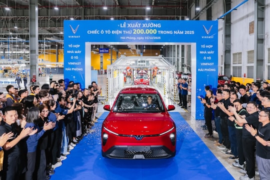 VinFast làm điều chưa từng có: Xuất xưởng ô tô điện thứ 200.000 trong năm, công suất tương đương các Gigafactory trên thế giới