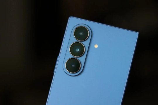 Chúng ta lại chê nhầm Samsung rồi, họ đang "bắt chước" điện thoại Trung Quốc nhưng không nói ra mà thôi