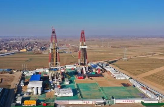 Dùng thiết bị tự động khoan 6.000m xuống lòng đất, phát hiện 140 triệu tấn dầu đá phiến ngay tại láng giềng Việt Nam