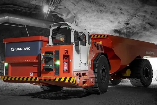 Phát hiện 10 xe tải 50 tấn không người lái, không tiếng động, di chuyển như xe F1, âm thầm khai thác kho báu 62 nghìn tỷ đồng