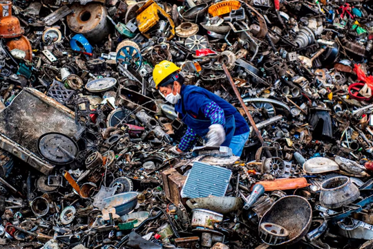 'Vét sạch' món đồ từ bãi rác, Trung Quốc tìm thấy kho báu 46 nghìn tỷ đồng, khiến một ngành then chốt của EU suy kiệt trầm trọng