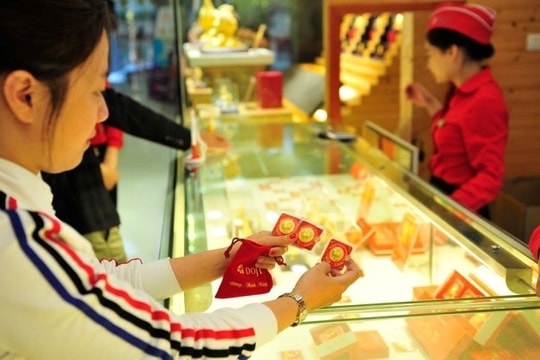 Công an phát cảnh báo đến người dân mua, bán, tích trữ vàng 
