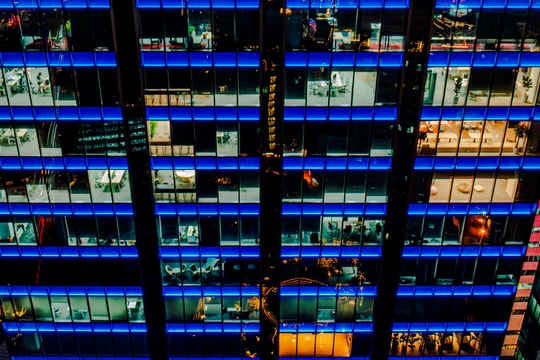 Buổi tối trong các văn phòng ở TP.HCM: VPBank sáng đèn nhiều hơn khách sạn, Viettel vẫn nhộn nhịp sau 20h, nhân viên CJ về đúng giờ