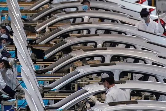 Dây chuyền lắp ráp 20 triệu xe xăng mỗi năm ngừng hoạt động vì ô tô điện, hàng tồn ồ ạt khiến Trung Quốc xuất khẩu vội vàng 6,5 triệu chiếc ra thế giới