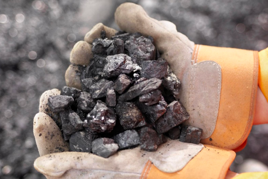 8.000 tấn vàng, 300.000 tấn đất hiếm...: Mỹ đang nhắm đến điều gì ở Venezuela ngoài dầu mỏ? 