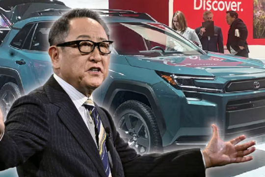Đi ngược cả thế giới, Toyota kiên định bảo tồn xe xăng, khẳng định ô tô điện không phải 'viên đạn bạc'