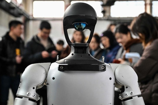 Nghịch lý 2026: Sinh viên công nghệ phải đi ‘làm xiếc’ cho robot học việc và sự thật bên trong trại huấn luyện người máy lớn nhất hành tinh
