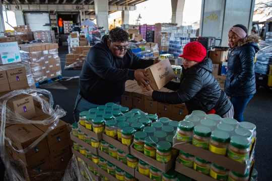 Buồn của nền kinh tế lớn nhất thế giới: Người kiếm nhiều tiền vẫn thấy nghèo, chật vật cả với chi phí trông trẻ, vì đâu?