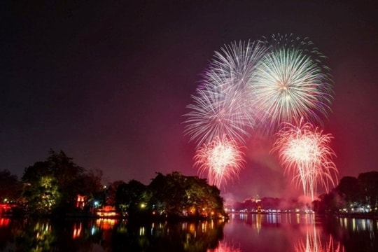 Sun Group tài trợ 100% kinh phí bắn 10.000 quả pháo hoa kéo dài 30 phút tại Hà Nội