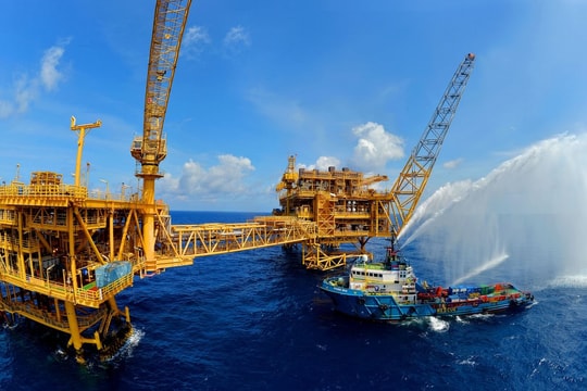 Loạt dự án tỷ USD bước vào giai đoạn triển khai đồng bộ, doanh nghiệp dầu khí nào sẵn sàng "đón sóng"?