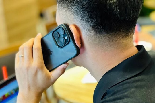 Vừa tất toán sổ tiết kiệm 800 triệu đồng, người đàn ông Hà Nội chưa kịp rút đã bị bay sạch tiền trong tài khoản: Công an vào cuộc phát hiện bất thường