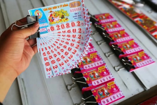 Người phụ nữ Cà Mau mang 4 tờ vé số trúng giải 5 đi đổi thưởng, công ty xổ số khẳng định: Tất cả đều là vé giả