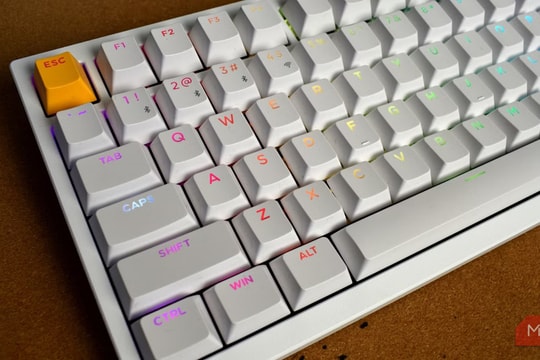 Sao bàn phím không làm thẳng hàng mà lại lệch nhau "ngứa mắt" đến vậy: Bí ẩn này đã tồn tại suốt 70 năm qua