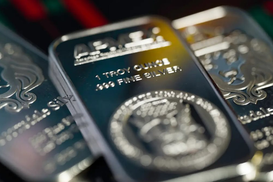 Giá bạc sẽ đi về đâu sau khi tăng vọt 170%? Chuyên gia dự báo ‘tảng đá’ ngáng đà tăng trong tương lai