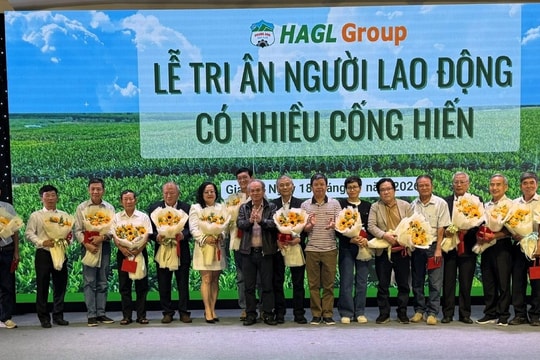 Bầu Đức tặng 339 nhân viên mỗi người 10.000 cổ phiếu: Tôi cảm thấy rất sướng