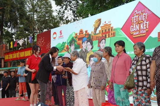 Chiến dịch “Chung Vị Tết Việt – Gắn Kết Muôn Miền” của SABECO đã đến Vĩnh Long và Cần Thơ