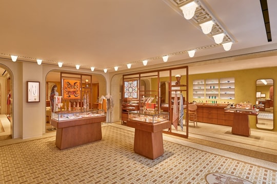 Thương hiệu có gần 300 cửa hàng khắp thế giới vừa sở hữu mặt tiền mới tại "khu đất vàng" giữa thủ đô: Nơi thiên nhiên giao hòa cùng di sản