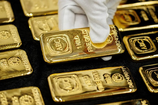 Giá vàng 21/1 vượt 4.800 USD/ounce