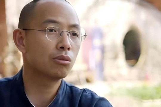 Phát hiện kỹ sư IT lương 40 triệu đồng nhưng bất ngờ bỏ việc, sống không vợ con, ngày nào cũng chui ra chui vào hang đá bỏ hoang

