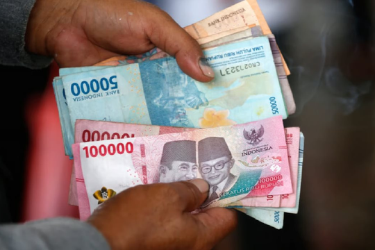 Đồng tiền của nền kinh tế lớn nhất ASEAN rơi xuống mức thấp chưa từng có trong lịch sử, chuyện gì đang xảy ra?