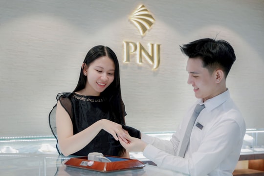 Giá vàng lên sát 170 triệu/lượng, doanh thu bán vàng của PNJ giảm 43%, điều gì tạo nên mức lãi kỷ lục gần 2.830 tỷ đồng?