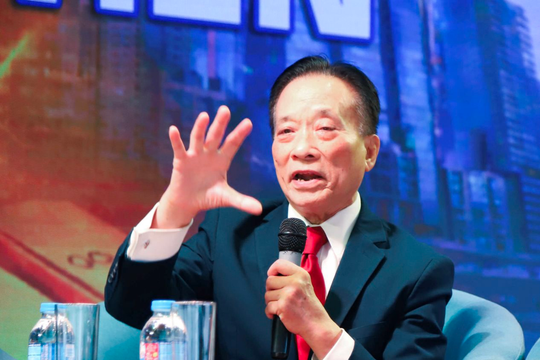 TS. Nguyễn Trí Hiếu: “Nhà đầu tư nên tiếp tục giữ vàng”