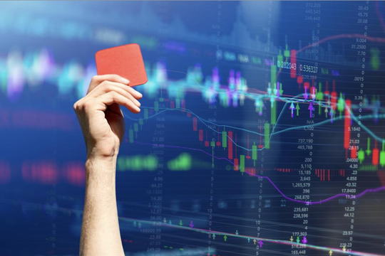 Lãnh đạo một công ty bị đình chỉ giao dịch vì "mua chui" cổ phiếu