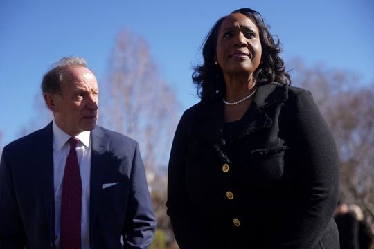 Tòa án Tối cao Mỹ phát tín hiệu giữ ‘vùng cấm’ của Fed: Thế giằng co quyền lực của ông Trump rẽ hướng