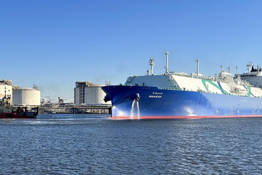 ‘Không còn sự lựa chọn nào khác’: Tránh được Nga, châu Âu lại mắc kẹt vào chiếc ‘bẫy’ 750 tỷ euro với Mỹ