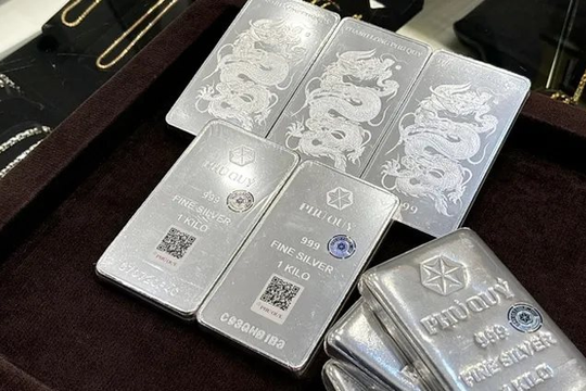 Giá bạc giảm mạnh