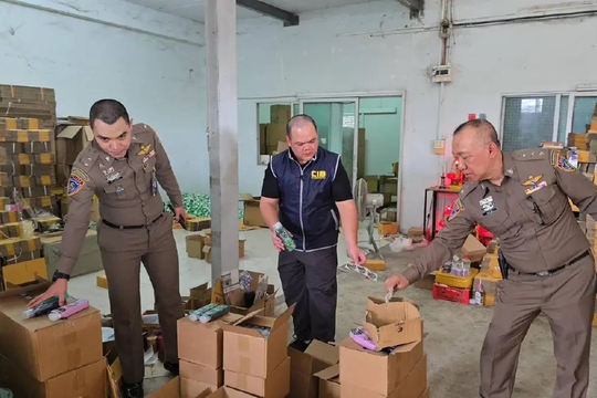 Đột kích một kho hàng, công an tóm gọn đường dây phân phối dầu gội và sữa rửa mặt giả quy mô lớn, tịch thu gần 120.000 sản phẩm nhái