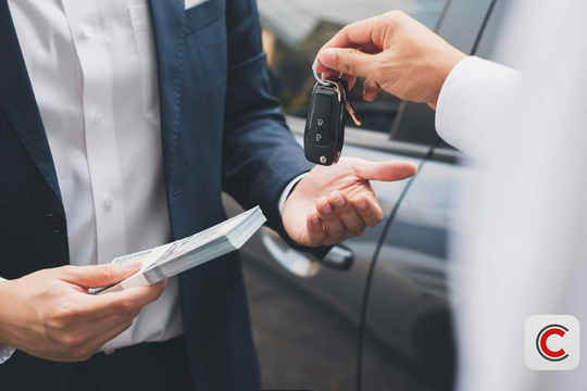 Bị xe điện đe dọa, Ford và GM bất ngờ đi xin giấy phép làm ... ngân hàng