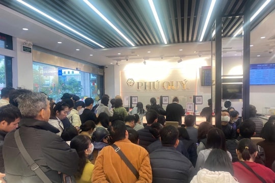 Chê bạc 30 triệu đồng/kg để xếp hàng mua vàng - nay giá vượt 100 triệu, tôi quay lại trong tiếc nuối