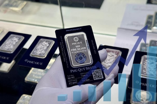 Cú bứt tốc ngoạn mục của bạc ở Việt Nam: Giờ này năm ngoái còn 30 triệu, giờ vượt 100 triệu/kg, ai còn nói 'mua bạc là lỗ' 