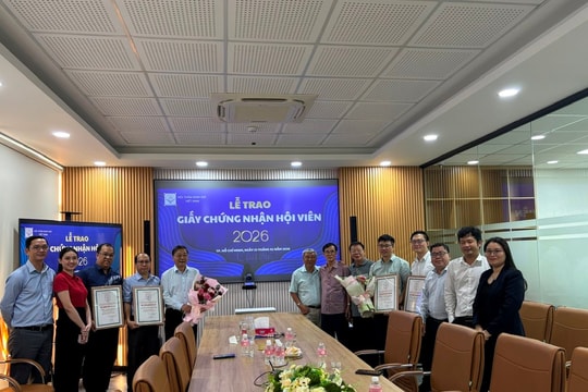 Trao Chứng nhận cho 4 doanh nghiệp trở thành hội viên Hội Thẩm định giá Việt Nam