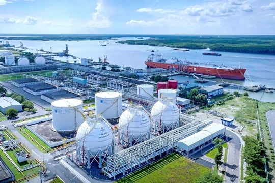 GAS ngược dòng tăng trần giữa phiên 'đỏ lửa', hé lộ loạt hợp đồng nghìn tỷ vừa ký kết