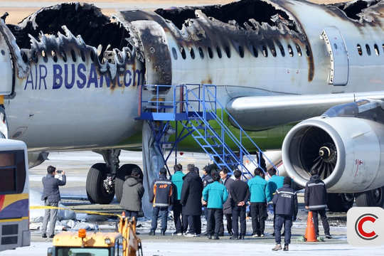 Hàng loạt hãng hàng không bất ngờ cấm hành khách dùng pin dự phòng từ 26/1