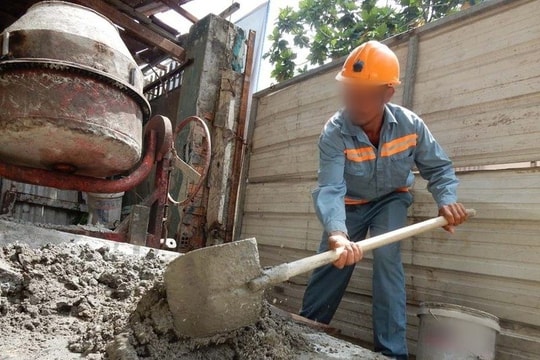 Phát hiện 1 thợ xây SN 1987 có số dư tài khoản tăng 35 tỷ đồng chỉ trong 1 đêm, nhưng 3 tháng sau nằm trong xe cứu thương hối hận