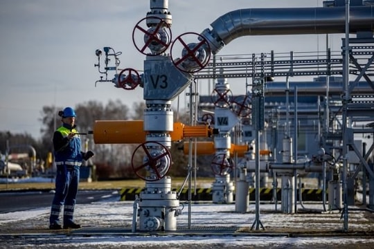 Liên minh Châu Âu đã chính thức thông qua lệnh cấm hoàn toàn khí đốt Nga