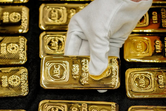 SỐC: Giá vàng hôm nay 28/1 vọt đỉnh "vô tiền khoáng hậu", mốc 200 triệu đồng liệu có xa vời?