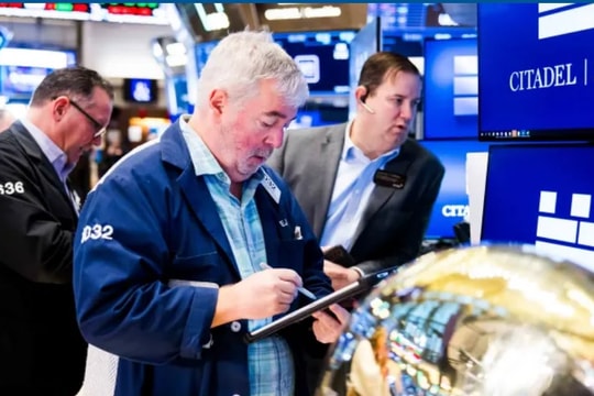 S&P 500 lập kỷ lục chưa từng có 7.000 điểm﻿, chứng khoán Mỹ xanh mướt chờ quyết định lãi suất của Fed