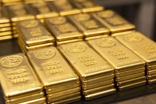 Chuyện gì đây: Giá vàng mất hơn 372 USD/ounce trong vài tiếng