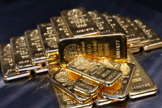 Giá vàng thế giới chứng kiến mức tăng chưa từng thấy trong vài tiếng đồng hồ, lên mốc 5.600 USD/ounce