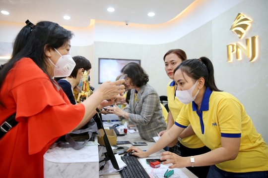 Vàng phá vỡ mốc 190 triệu: Huy Thanh, Bảo Tín Mạnh Hải đua bán vàng mini 0,05 - 0,1 chỉ, PNJ bán 0,39 - 0,79 chỉ, đúc Doraemon, Hello Kitty vào hộp mù