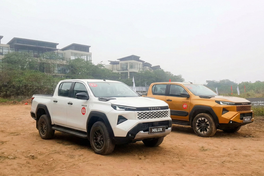 "Huyền thoại" Hilux 2026 của Toyota chính thức ra mắt: Lột xác nội thất như Prado, đấu ngôi vương Ford Ranger
