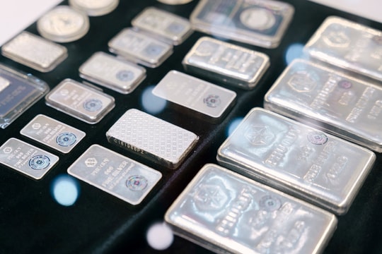 Bạc rơi thẳng đứng - mất 22 triệu đồng/kg từ đỉnh