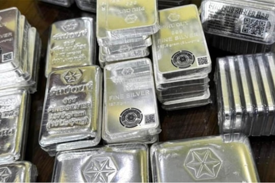 Chuyện gì đây: Quỹ bạc lớn nhất thế giới bán ra 500 tấn bạc trong 7 ngày