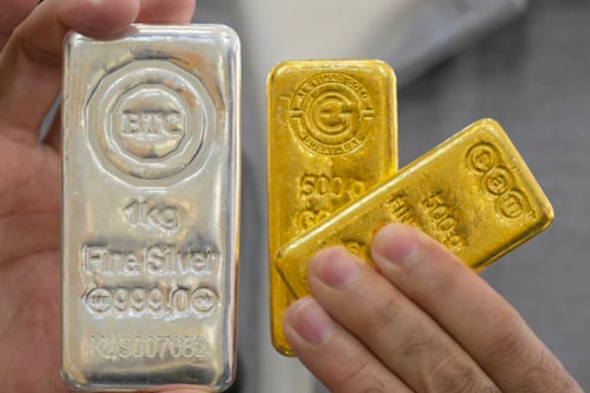 Giá vàng và bạc 'rơi tự do' chỉ trong 20 tiếng: Lộ 'cá mập' đứng sau khiến thị trường kim loại quý chao đảo, chứng kiến mức giảm chưa từng có